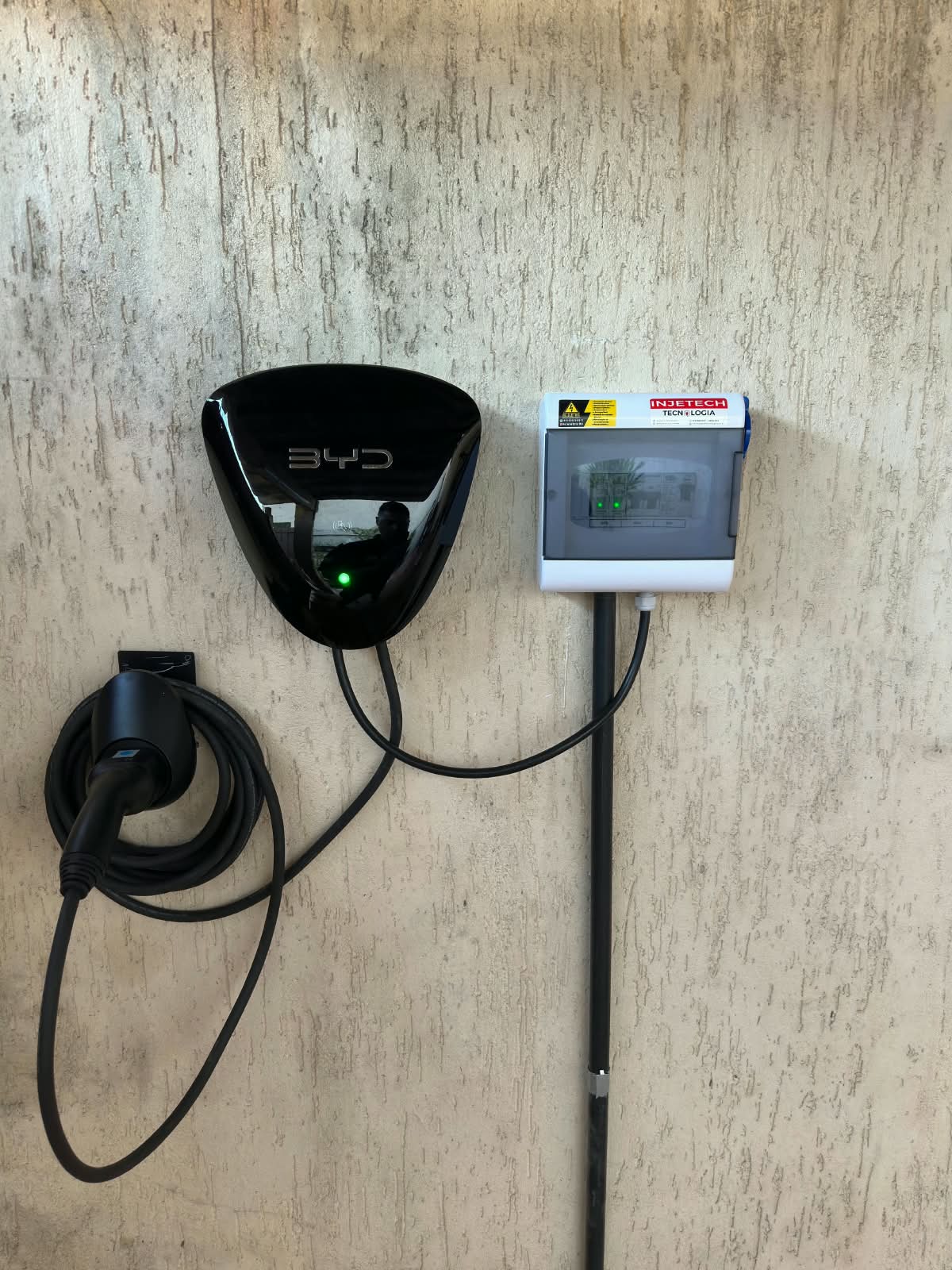 Carregador veicular BYD e quadro elétrico residencial